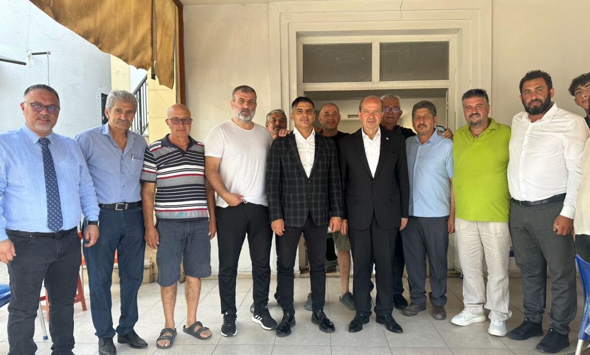 Tatar, Alsancak bölgesinde halkla bayramlaştı