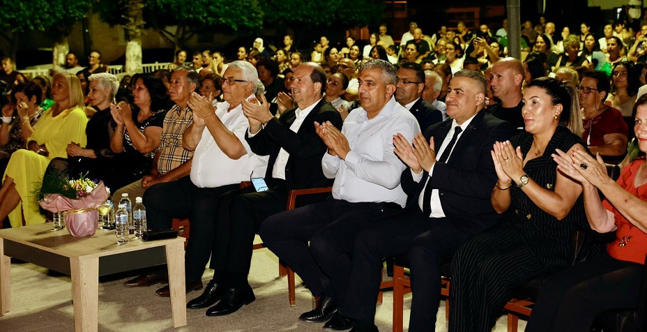 Cumhurbaşkanı Tatar, Vadili Kültür Derneği TSM Korosu’nun konserini dinledi