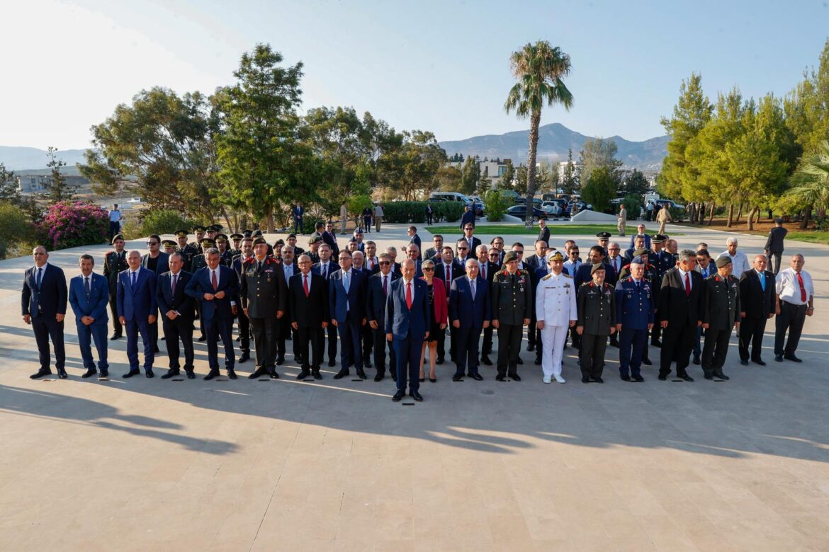 20 Temmuz Barış ve Özgürlük Bayramı kutlamaları… Dr. Fazıl Küçük Anıt Mezarı’nda tören düzenlendi