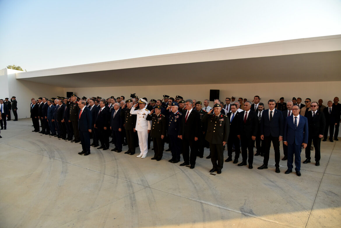 20 Temmuz Barış ve Özgürlük Bayramı… Denktaş’ın Anıt Mezarı’nda tören düzenlendi