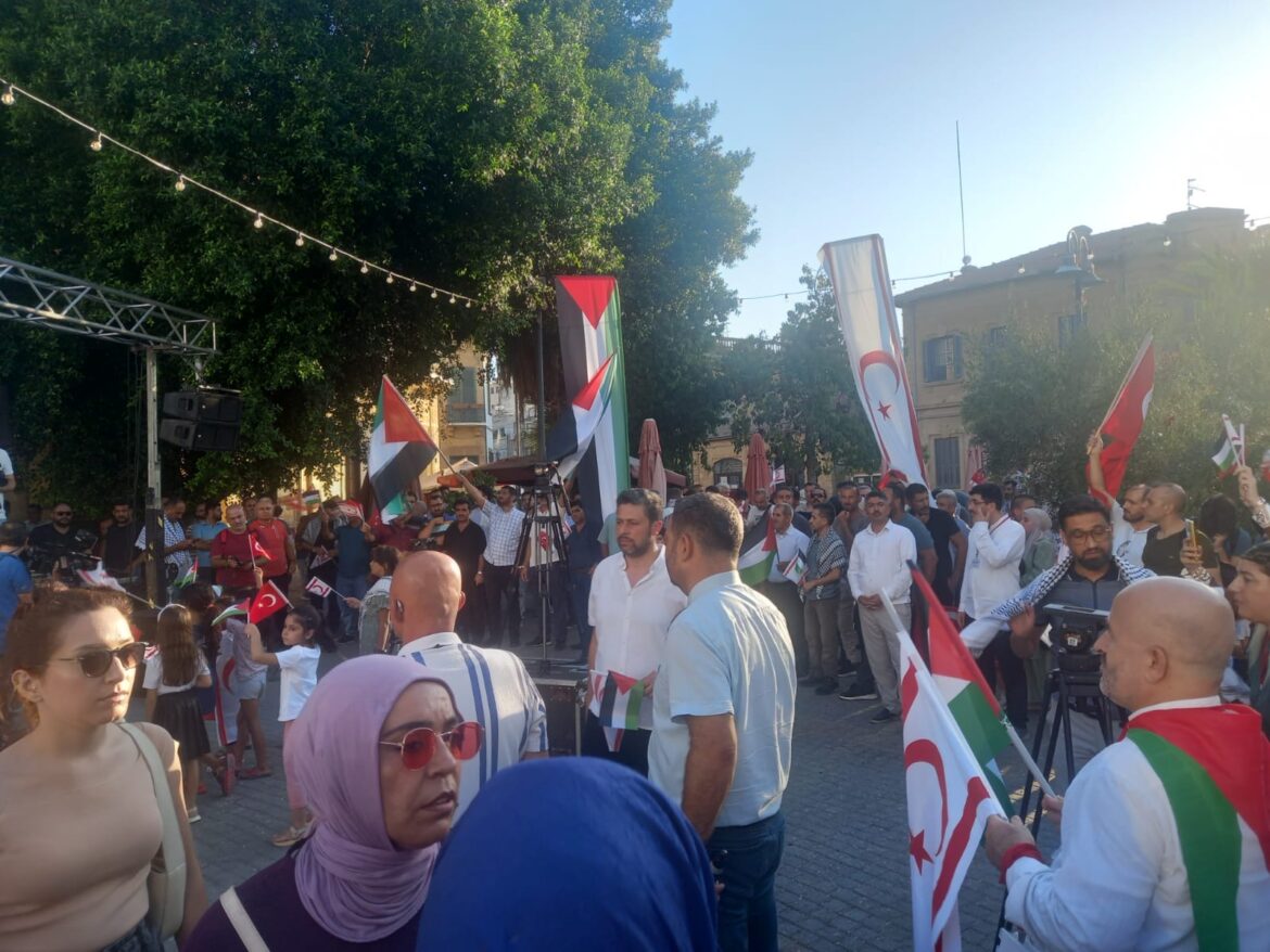 Kıbrıs Filistin İnisiyatifi “soykırımı” kınamak amacıyla Lefkoşa’da miting düzenledi