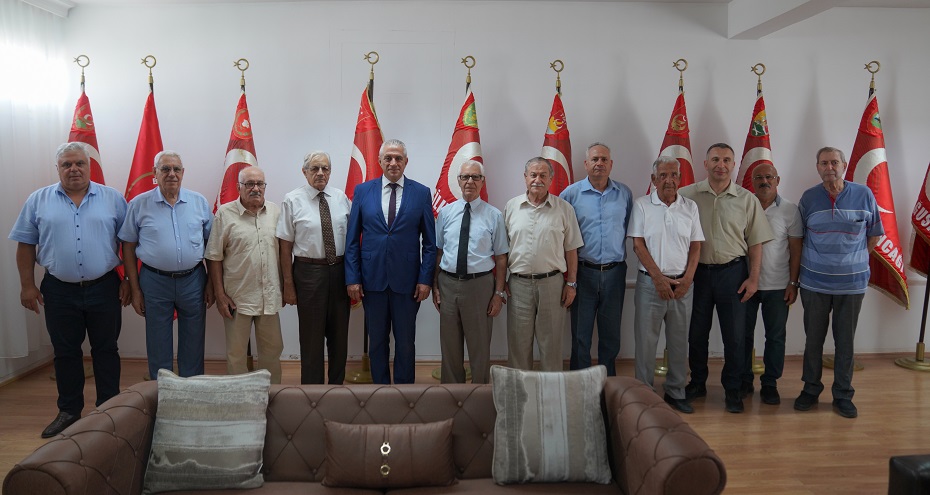 Taçoy, Kıbrıs TMT Mücahitler Derneği’ni ziyaret etti