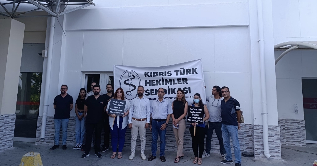 Tıp-İş, Gazimağusa Devlet Hastanesi’nde basın açıklaması yaptı