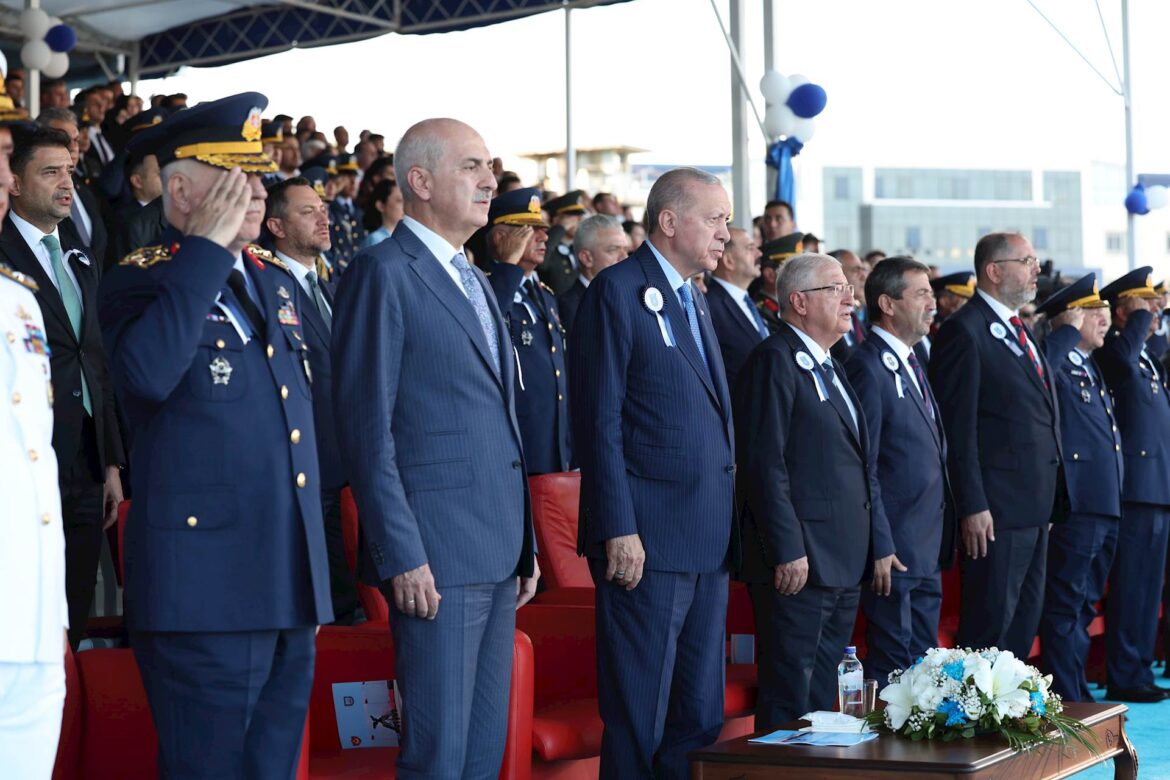 Dışişleri Bakanı Ertuğruloğlu, Türkiye Harp Okulları Mezuniyet Törenlerine katıldı