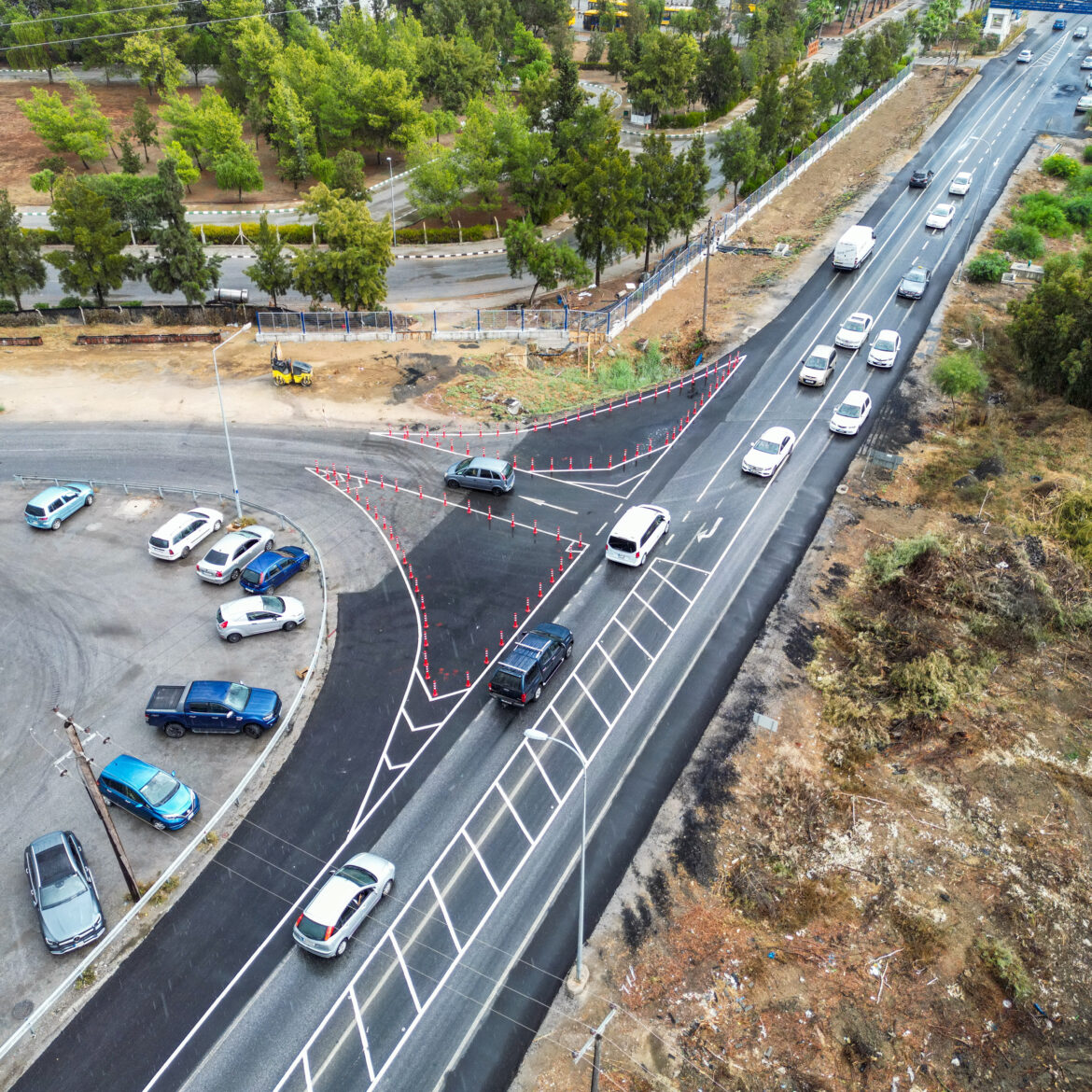 Gazimağusa Belediyesi, trafik akışını rahatlatmak için yol düzenlemeleri yaptı