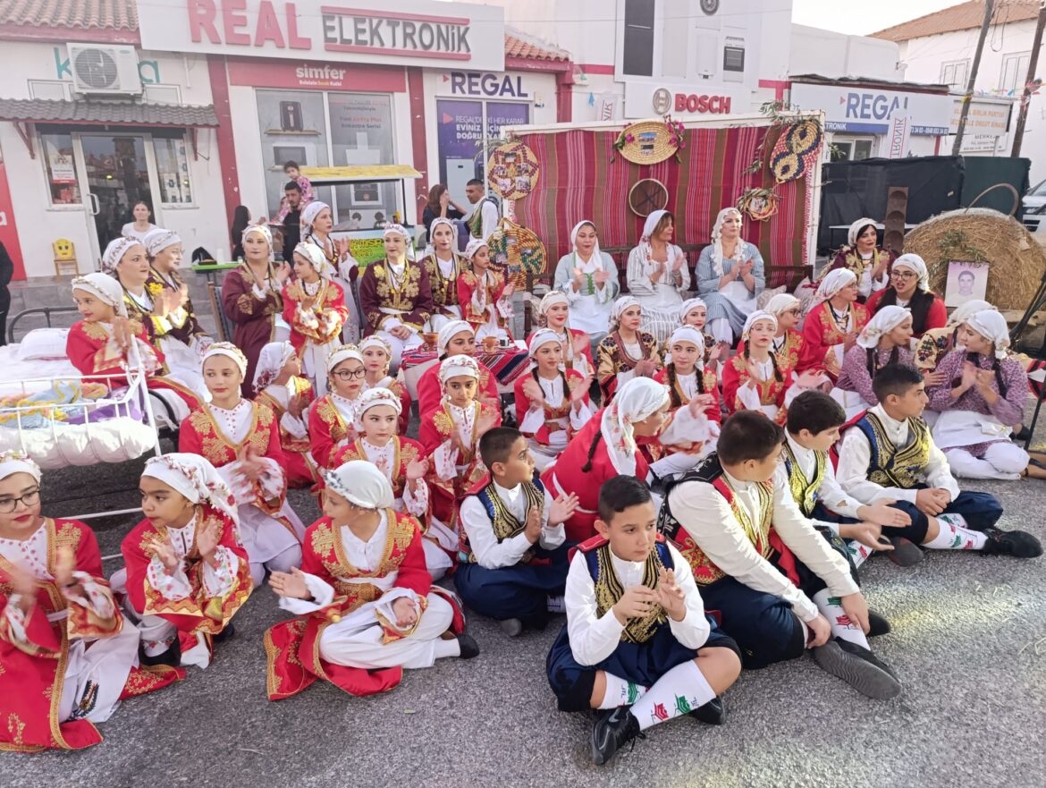 Sitede  Google’da   GÜNDEM YAZARLAR KIBRIS SPOR TÜRKİYE İNGİLTERE DÜNYA EKONOMİ YAŞAM KÜLTÜR SANAT MAGAZİN TATİL VİDEO GURMEKADINSİNEMAABSÜRDTEKNOLOJİOTOMOBİLCELEBRITYEĞLENCESOSYAL MEDYAFIRSATLAROTELLEREMLAK HABER KIBRIS ”Geçmişten Günümüze Geçitkale Halk Dansları Gecesi” yapıldı