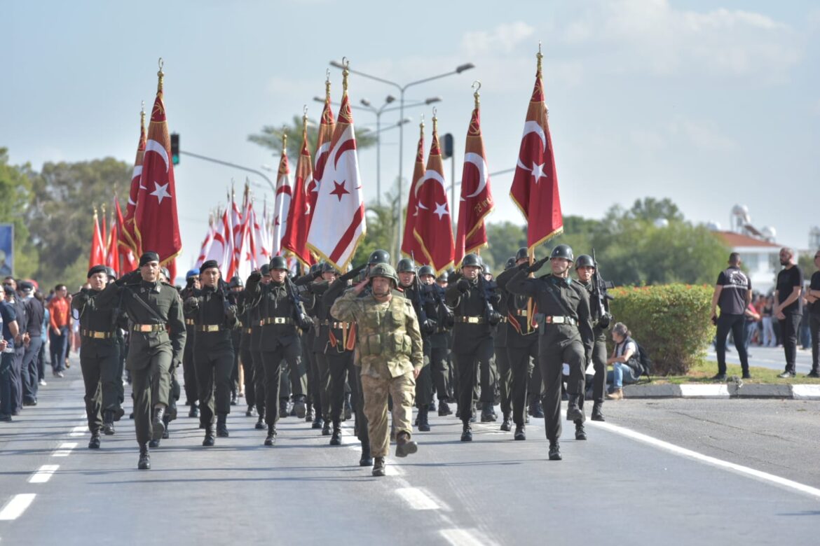 Dr. Fazıl Küçük Bulvarı’nda resmigeçit töreni düzenlendi