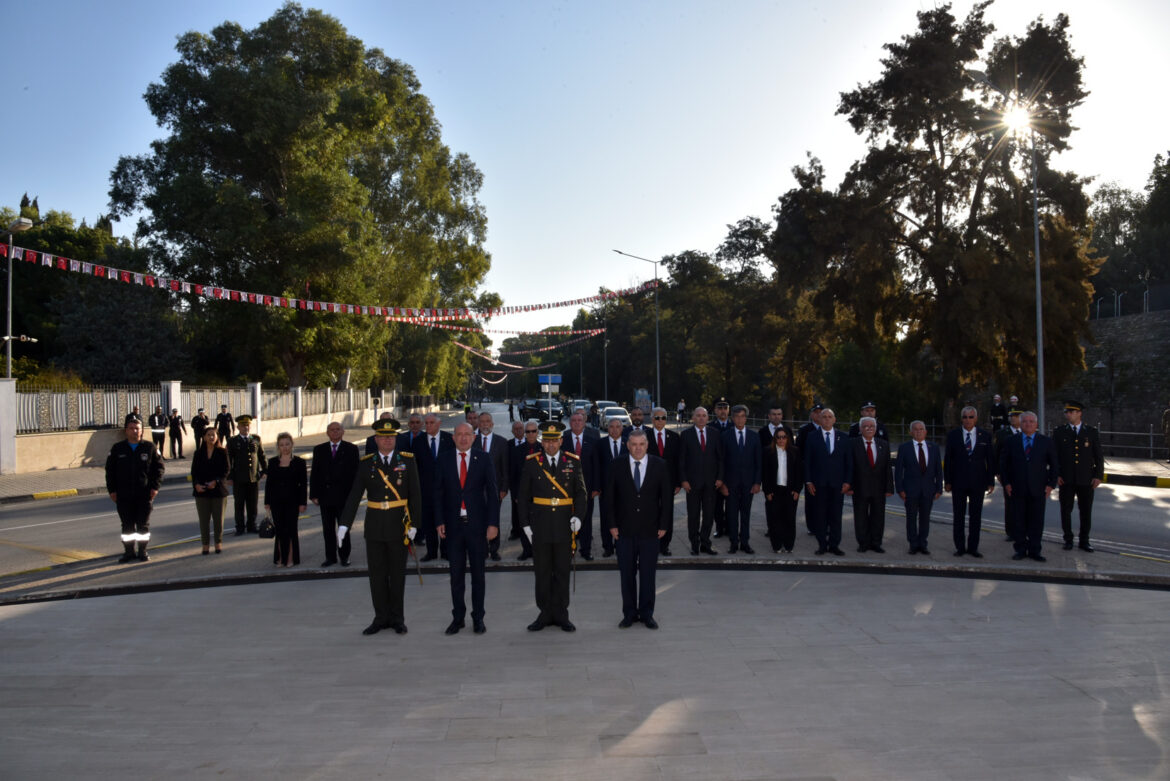 15 Kasım Cumhuriyet Bayramı kutlamaları…Lefkoşa Şehitler Anıtı’nda tören gerçekleştirildi.