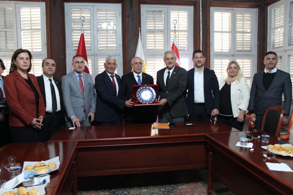Türk Dünyası Mühendisler ve Mimarlar Birliği heyeti, Kıbrıs Türk Belediyeler Birliği’ni ziyaret etti