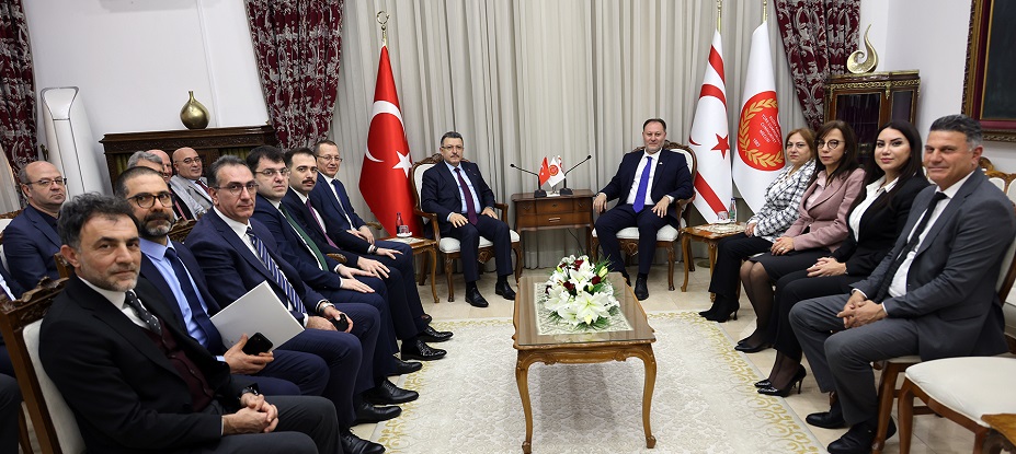 Meclis Başkanı Öztürkler Trabzon’dan gelen heyeti kabul etti