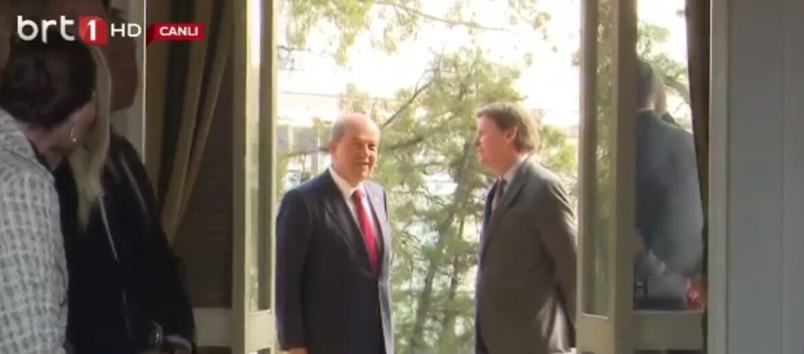 Liderlerin ara bölgedeki görüşmesi başladı