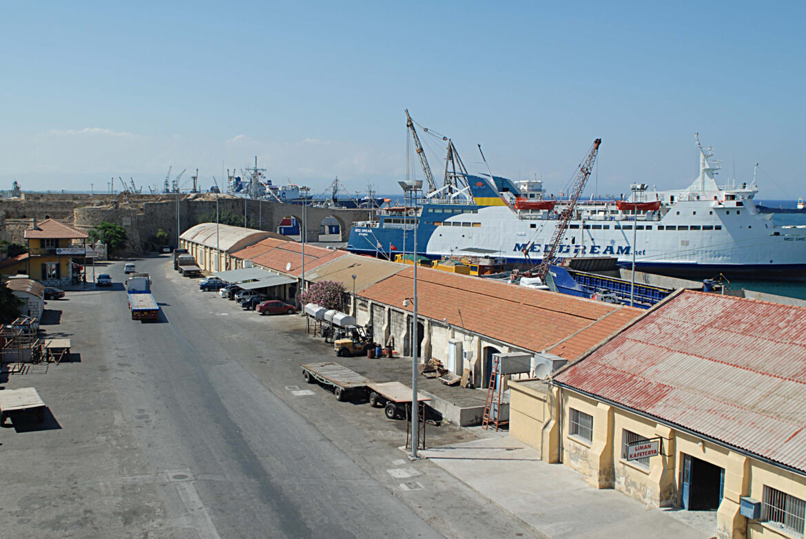 Liman-Sen Gazimağusa Limanı’nda üç saatlik iş bırakma eylemi yaptı