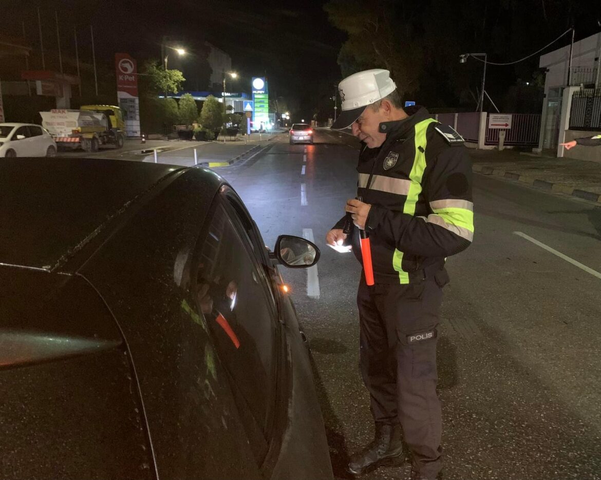 Ülke genelinde trafik denetimleri… 251 sürücüye rapor, 22 araca men, 3 sürücüye de tutuklama