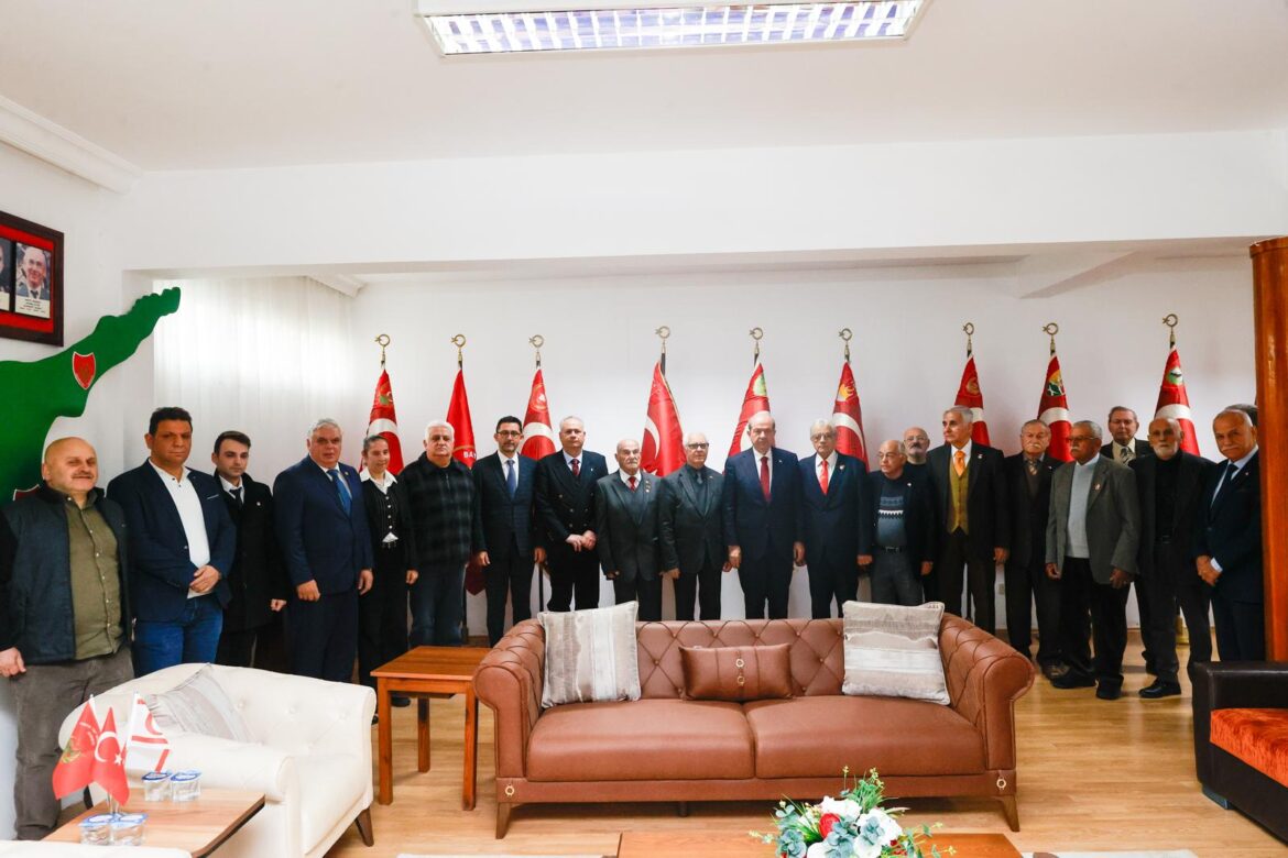 Cumhurbaşkanı Tatar, TMT Mücahitler Derneği’ni ziyaret etti:“Kıbrıs’ta bir antlaşma olacaksa toplum değil devlet düzeyinde olacak”