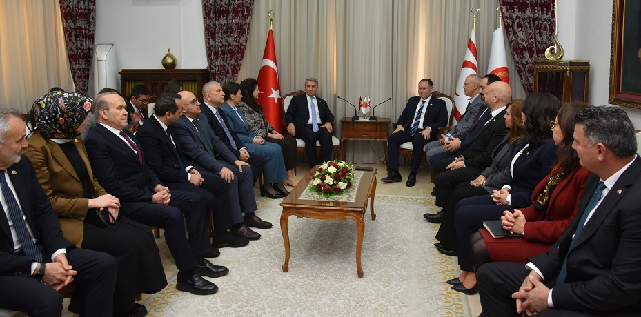 Öztürkler:Türk askeri ve ana vatanın garantörlüğü kırmızı çizgimizdir