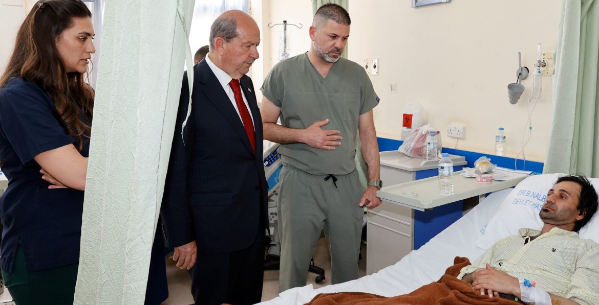 Cumhurbaşkanı Tatar, ölümlü trafik kazasındaki yaralıları ziyaret etti