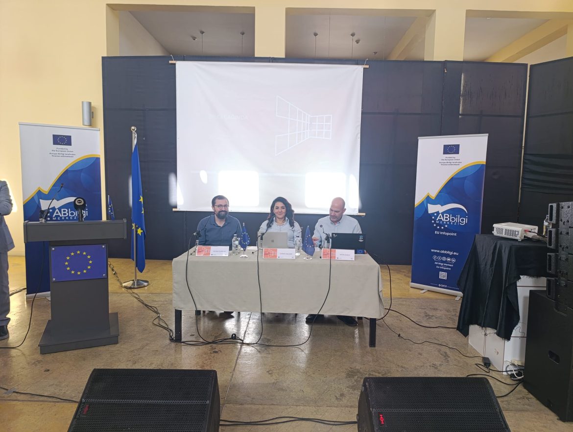 “Bilgi Çağında Gerçek ve Algı” konulu panel düzenlendi