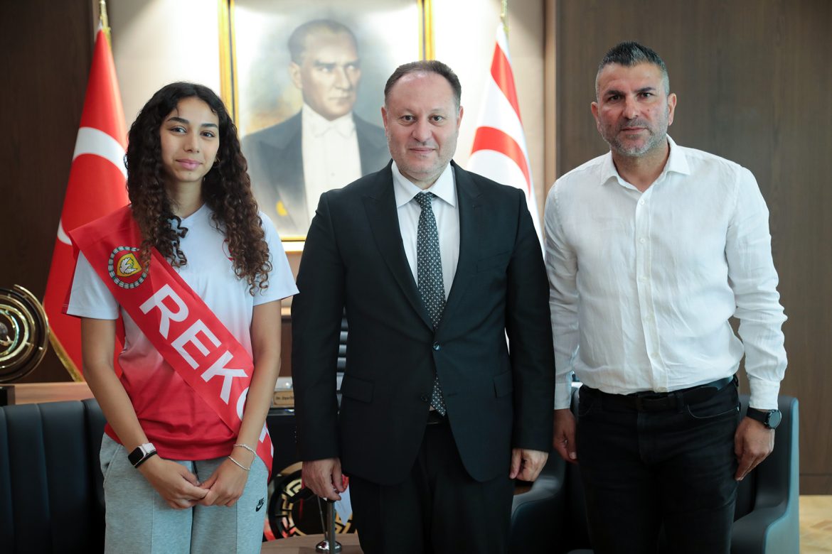 Öztürkler: Gençlerimiz haksız  izolasyonlara rağmen başarılarıyla örnek oluyor