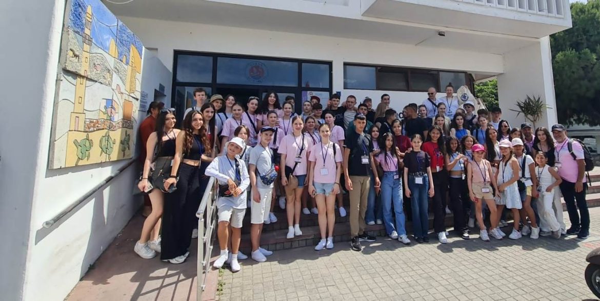 Farklı ülkelerden çocuklar Girne’de dünya barışı temasıyla resim çizdi