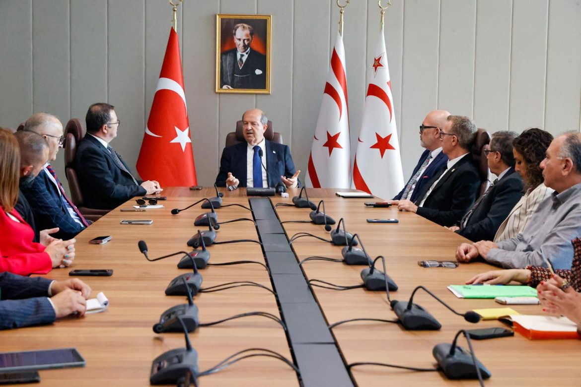 Cumhurbaşkanı Tatar, Kıbrıs Türk Ticaret Odası Başkanı Deniz ve heyetini kabul etti