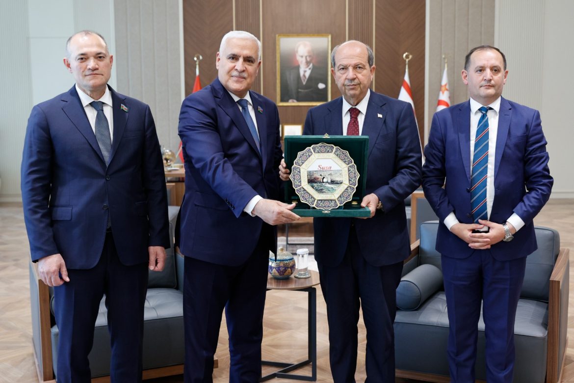 Cumhurbaşkanı Tatar, Azerbaycan Kıbrıs Dostluk Cemiyeti Başkanı ve beraberindeki heyeti kabul etti