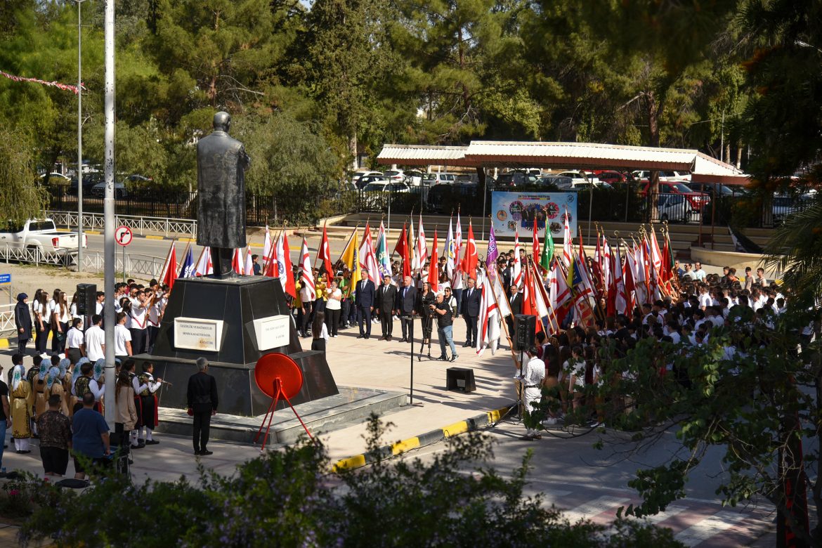 19 Mayıs Atatürk’ü Anma Gençlik ve Spor Bayramı etkinlikleri Atatürk Anıtı önünde düzenlenen törenle başladı