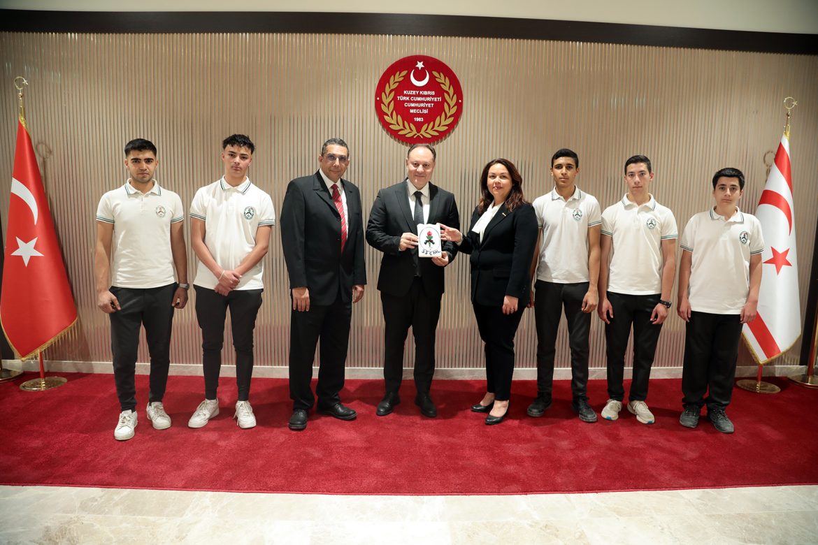 Meclis Başkanı Öztürkler Sedat Simavi Endüstri Meslek Lisesi öğrencilerini kabul etti