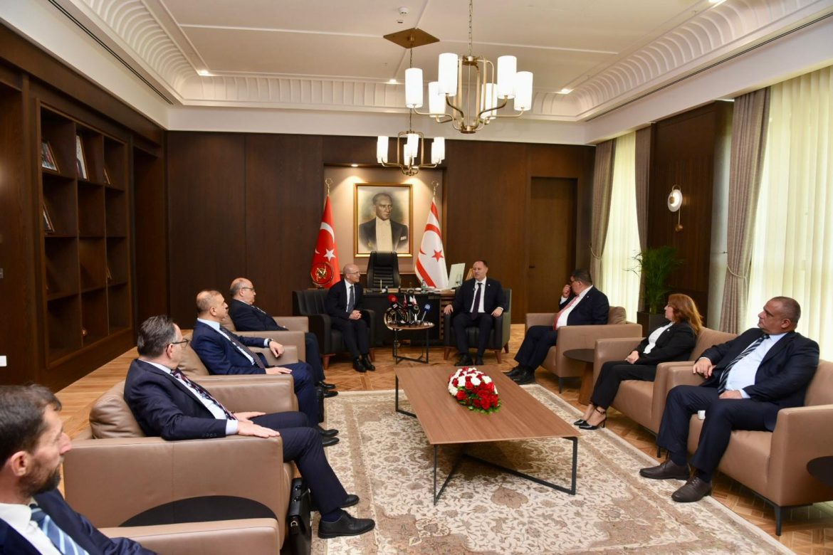 Meclis Başkanı Öztürkler, Mehmet Şimşek’i kabul etti