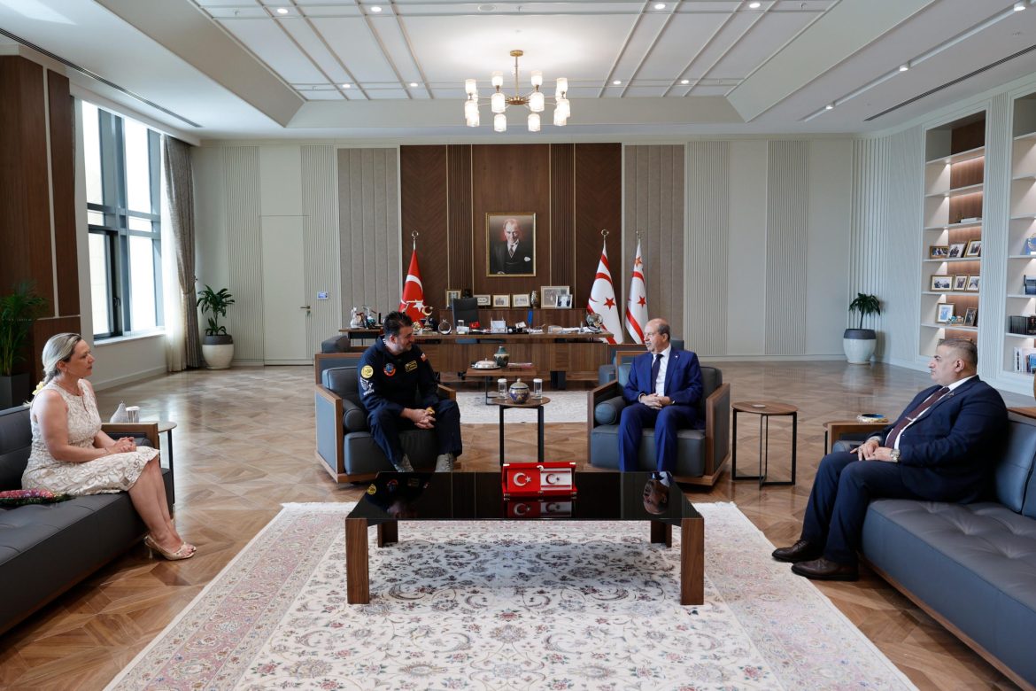 Cumhurbaşkanı Tatar, TUSAŞ Eğitim Uçakları Baş Test Pilotu Özpala’yı kabul etti