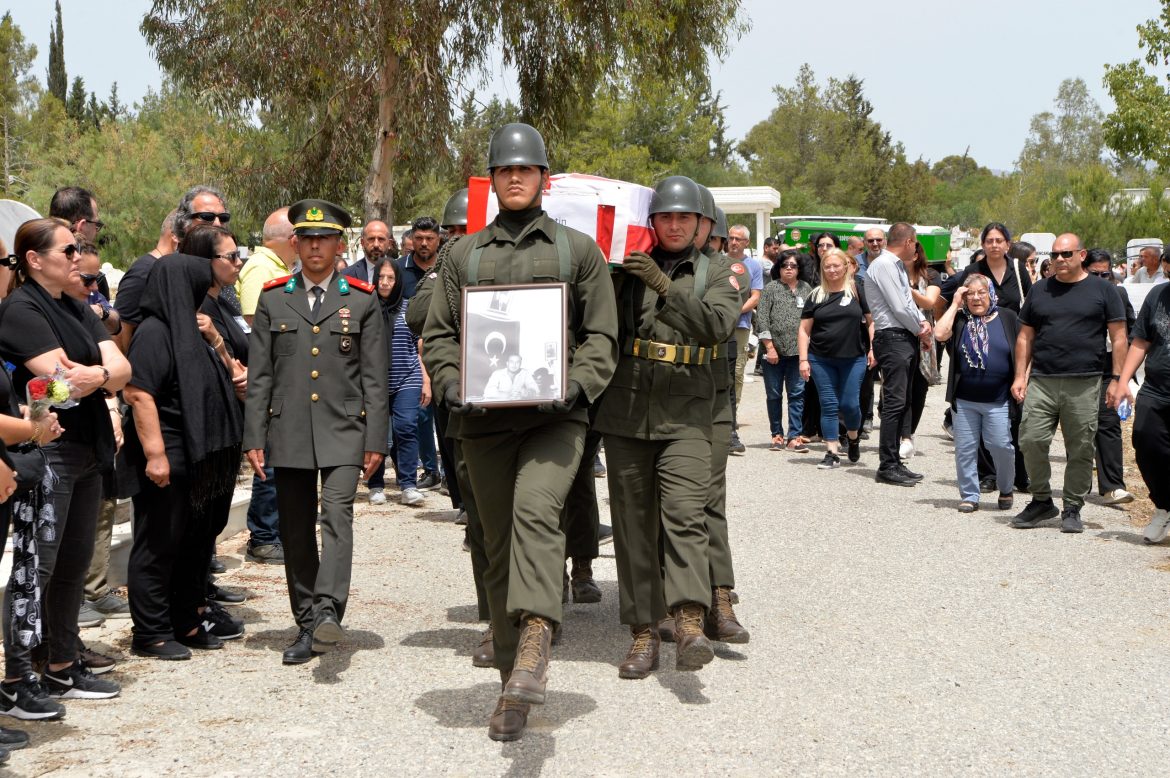 Tatar, mücahit komutan Metin Aybars’ın cenaze törenine katıldı