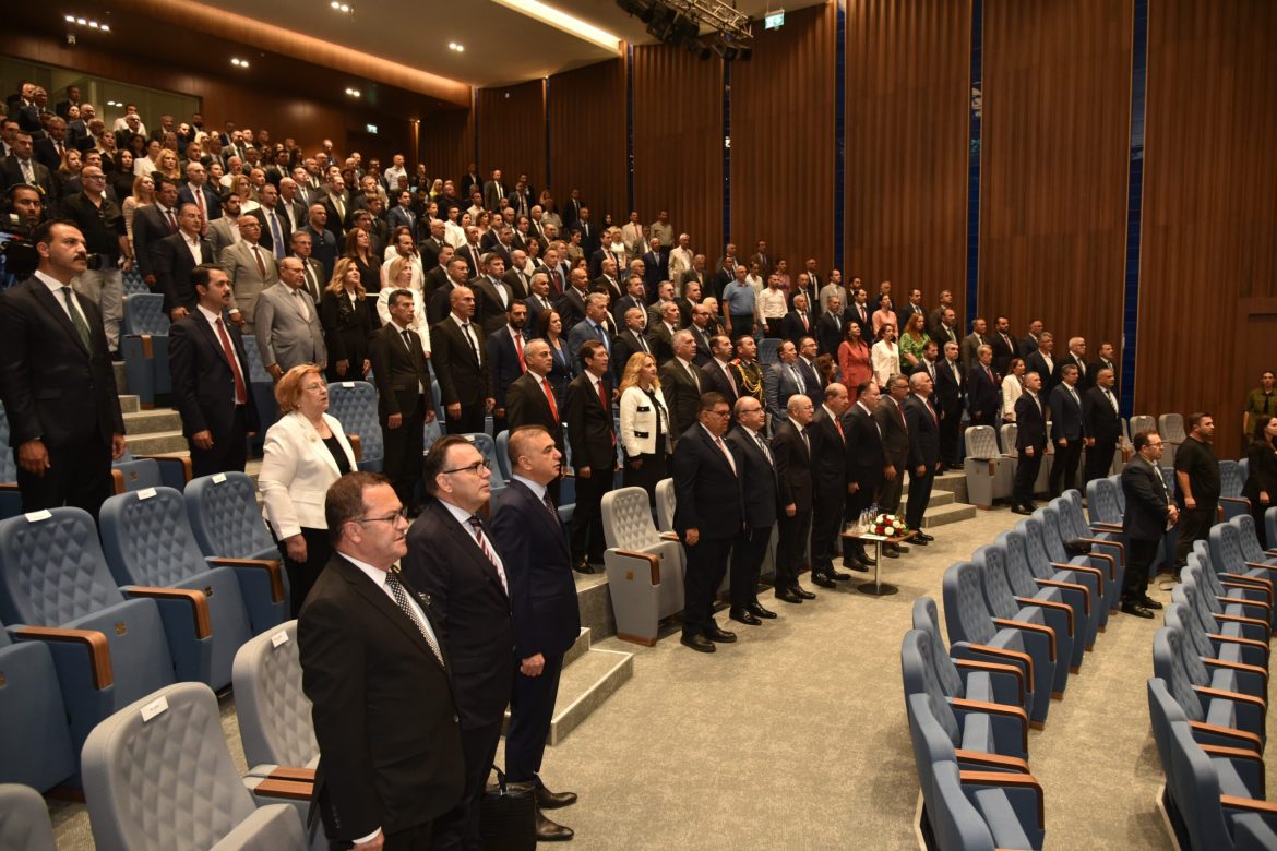 “Türkiye ve Dünya Ekonomisindeki Gelişmeler ve Gelecek Vizyonu” konferansı yapılıyor
