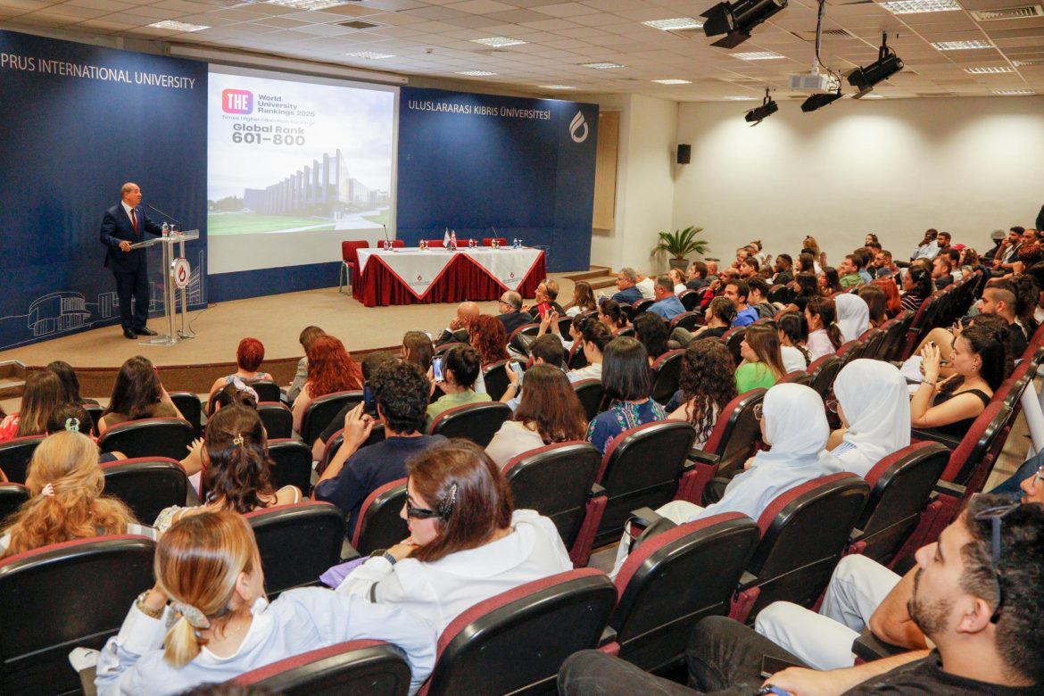 Tatar UKÜ’de düzenlenen 14 Mayıs Dünya Eczacılık Günü Kutlamaları ve Ödül Töreni’ne katıldı