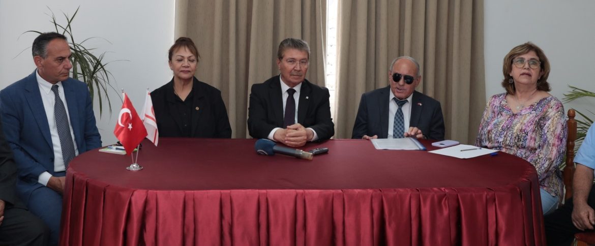 Başbakan Üstel, Kıbrıs Türk Engelliler Federasyonu’nu ziyaret etti:  “Engelli maaşlarını iyileştirmek için çalışma başlatacağız”