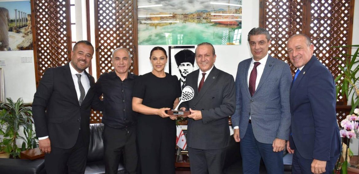 Ataoğlu, Hülya Avşar’ı kabul etti