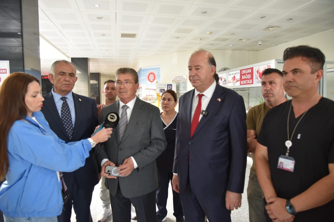 Başbakan Üstel otobüs kazasında yaralanan öğrencileri Gazimağusa Hastanesi’nde ziyaret etti: “Allah bize bağışladı, sağlık durumları iyi”
