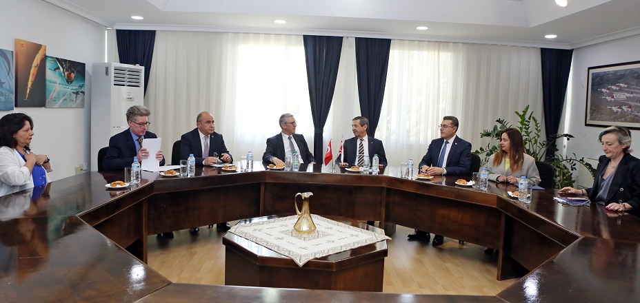Dışişleri Bakanı Ertuğruloğlu, Özügergin ve heyetini kabul etti