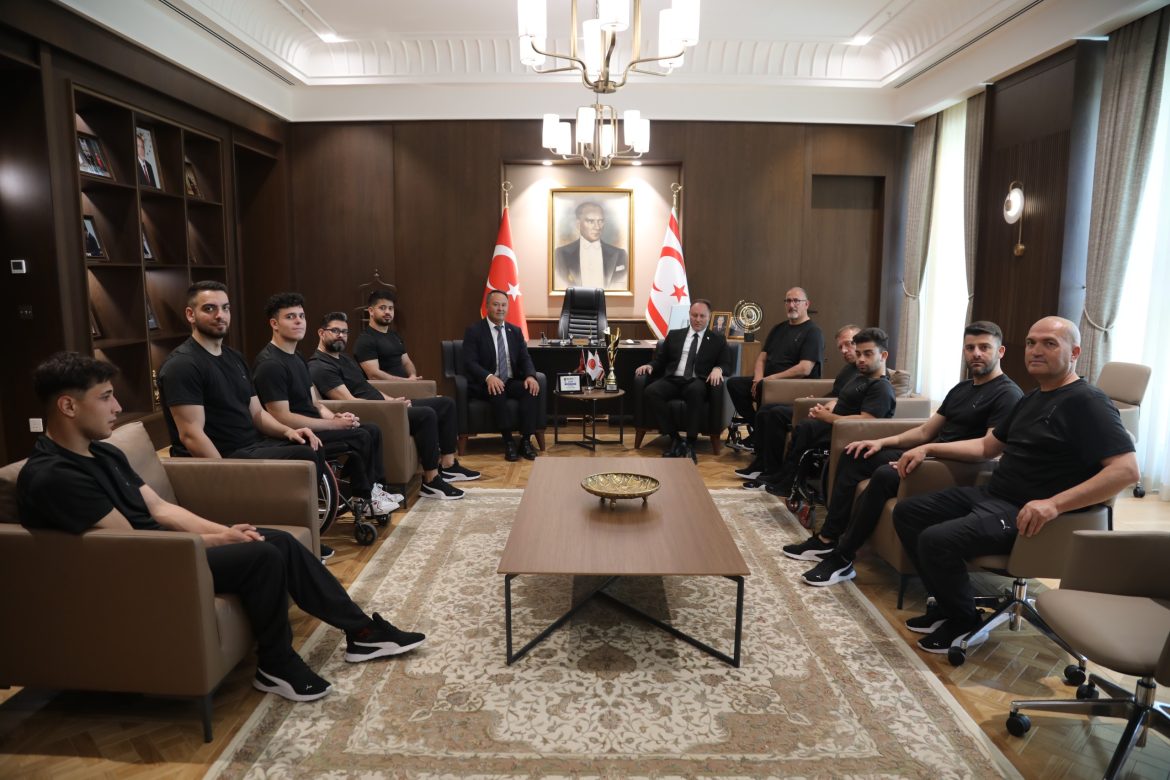 Öztürkler, Vakıflar Tekerlekli Sandalye Basketbol Takımı heyetini kabul etti