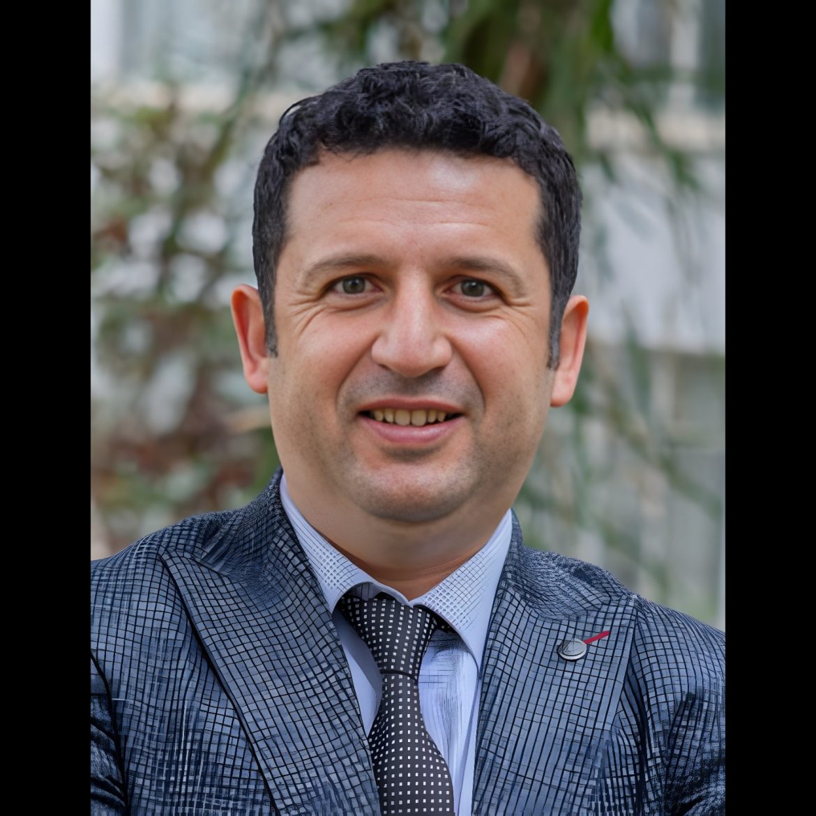 DAÜ Fizik ve Kimya Bölümleri Başkanı Prof. Dr. İzzet Sakallı’ya Kanada’dan üçüncü kez “Üstün Hakem” ödülü