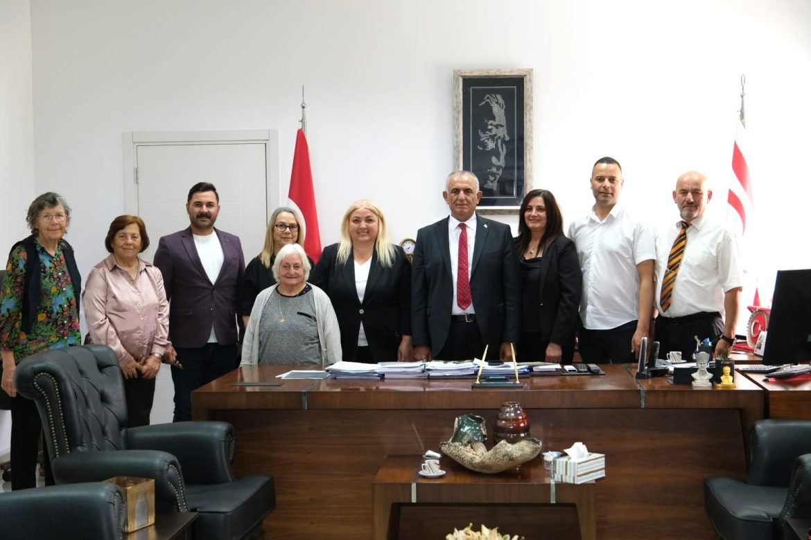 Bakan Çavuşoğlu, Mehmetçik Büyükkonuk Belediye Başkanı Tuğlu ve heyetini kabul etti