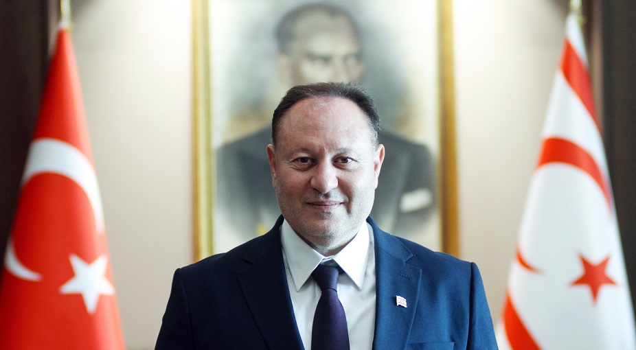 Öztürkler: Hemşirelerin çalışma koşullarının iyileştirilmesi için atılacak her adımı destekliyorum