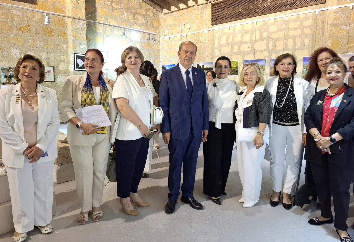 MS hastaları yararına sergi