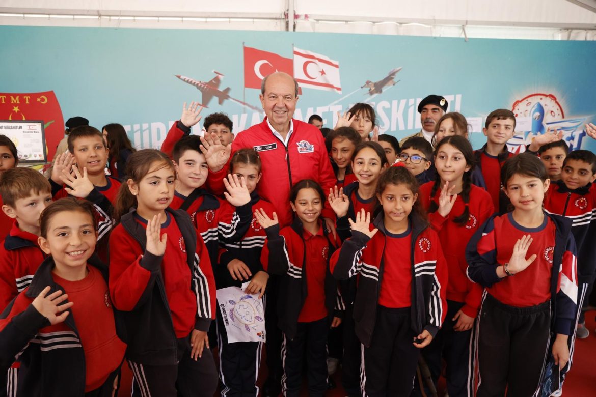 Cumhurbaşkanı Ersin Tatar, TEKNOFEST 2025’in ikinci gününde festival alanını ziyaret etti