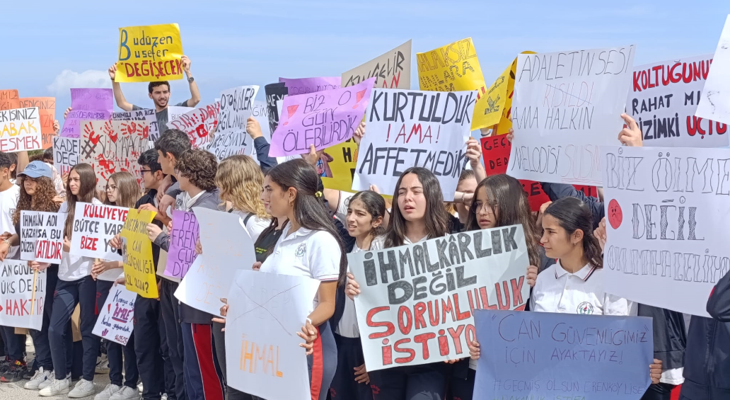 Erenköy Lisesi Okul Aile Birliği kaza ile ilgili eylem yaptı