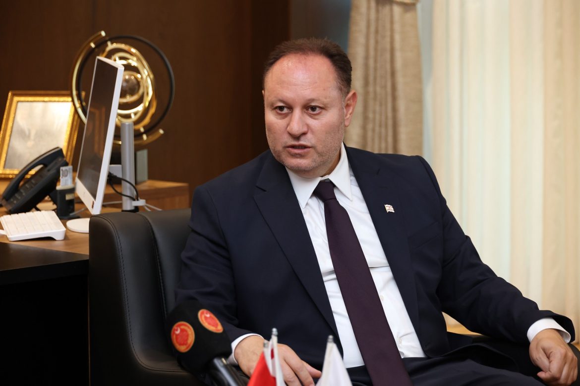 Öztürkler: Güney’i ödüllendiren AB aynı tutumunu sürdürüyor