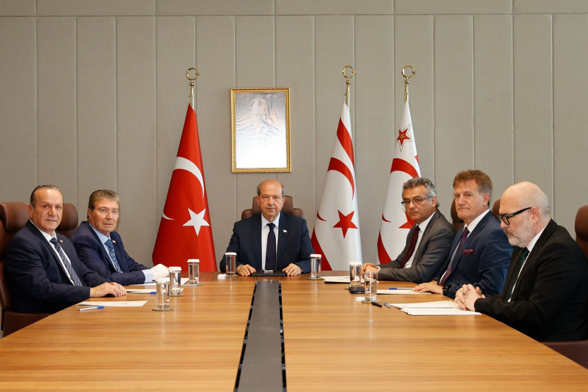 Cumhurbaşkanı Tatar’ın Meclis’te temsil edilen siyasi parti başkanlarıyla görüşmesi sona erdi