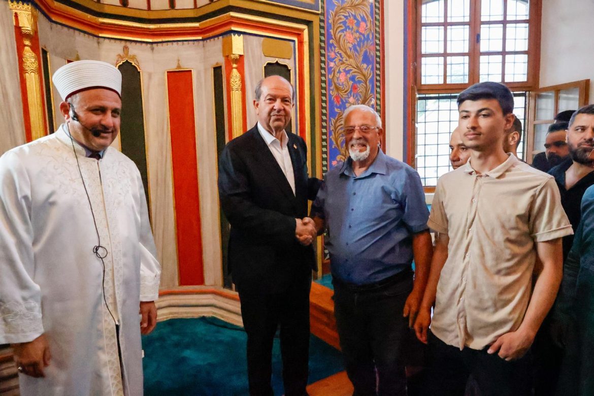 Cumhurbaşkanı Tatar bayram namazını Selimiye Camisi’nde kıldı