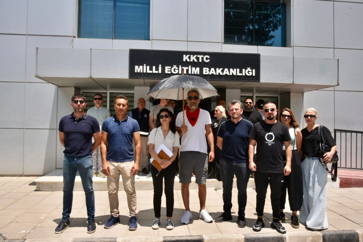 KTOEÖS Milli Eğitim Bakanlığı önünde eylem yaptı