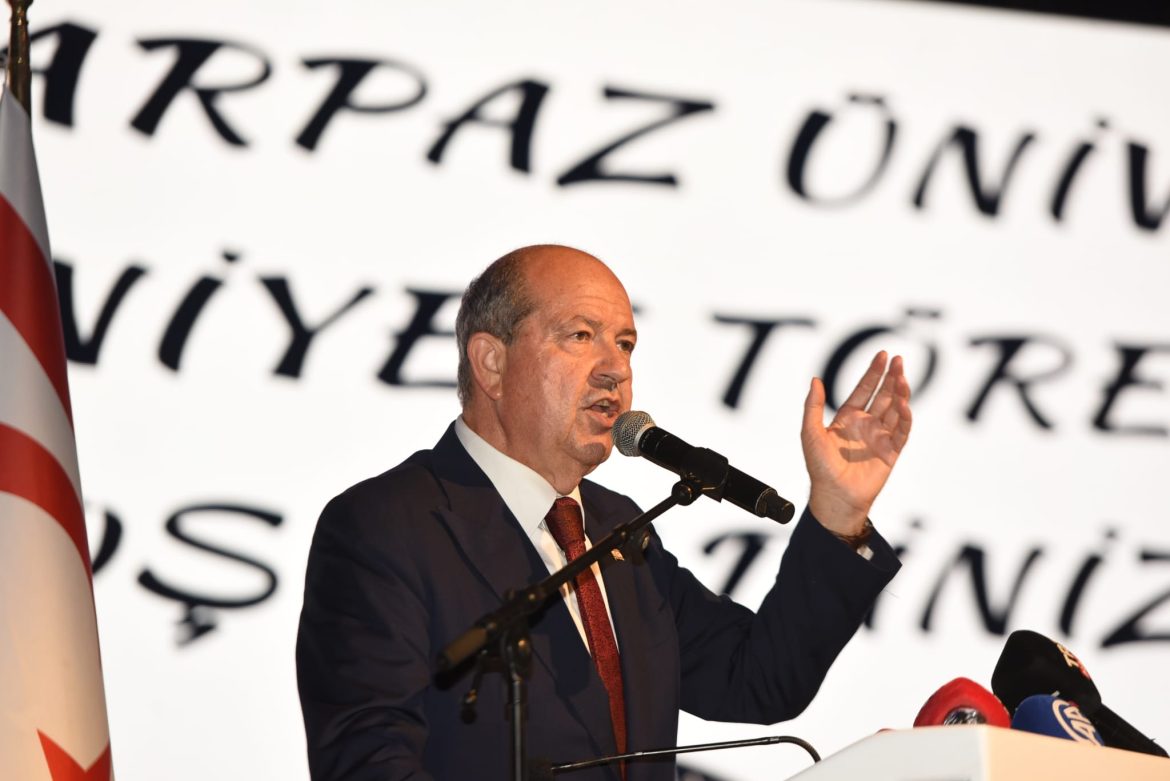 AKÜN mezuniyet töreninde konuşan Tatar, teknoloji çağında gençleri geleceğe hazırlamanın önemli olduğunu vurguladı