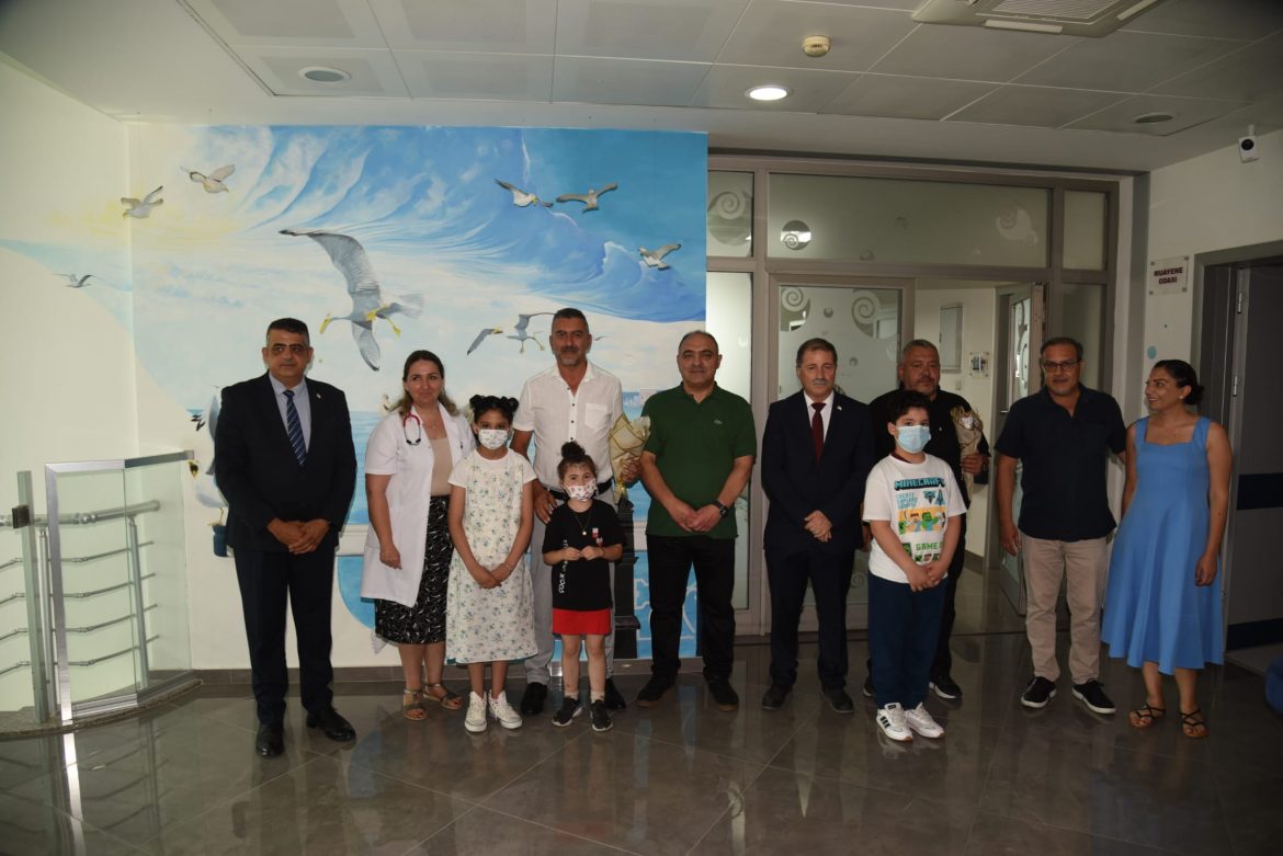 Çocuk Onkoloji Bölümü’nde eğitimlerine devam eden çocuklar bugün karnelerini aldılar