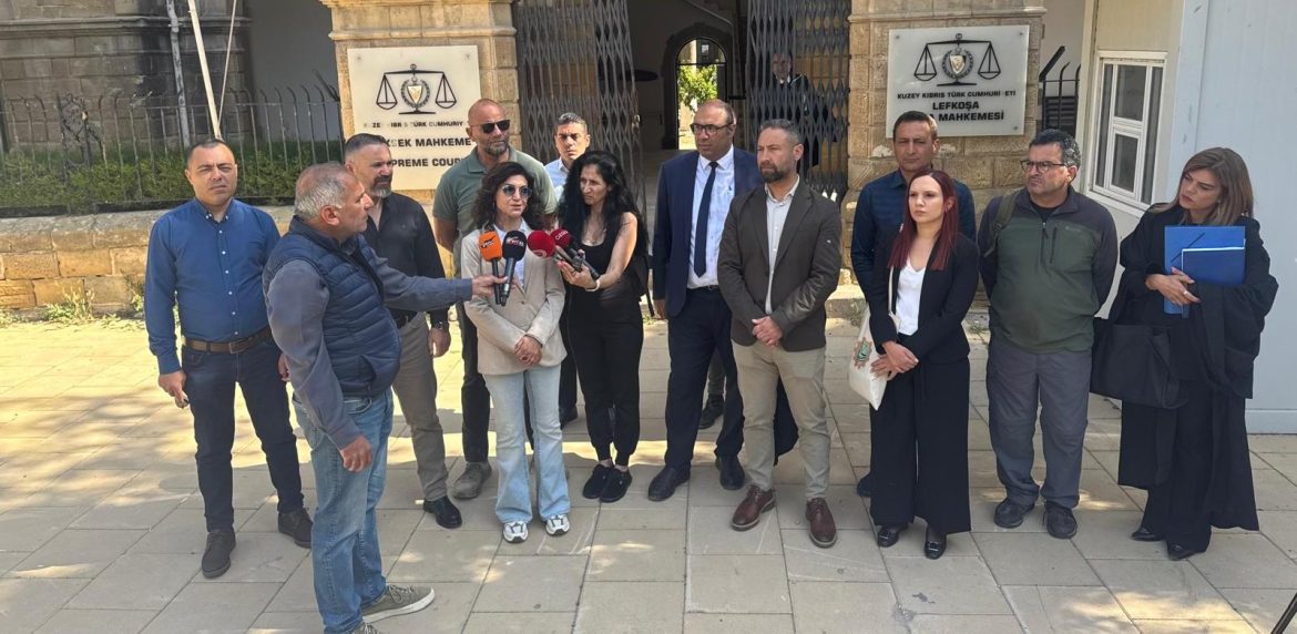 22 öğretmenin 2 polisi darp ettiği iddiası ile açılan dava 1 Ekim’e ertelendi